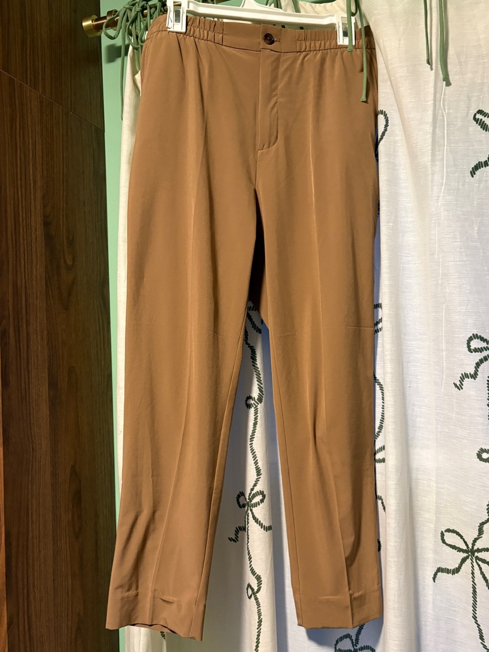 Banana Republic women’s Chinos in Light Brown